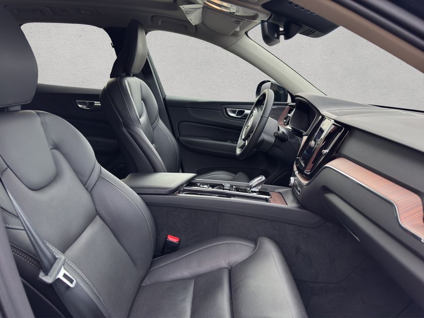 Volvo  Plus Dark