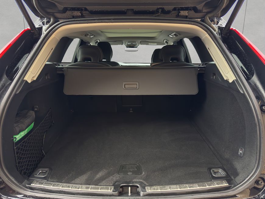 Volvo  Plus Dark