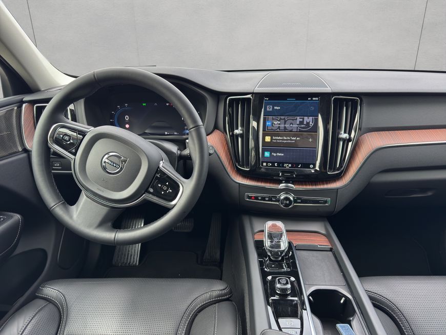 Volvo  Plus Dark