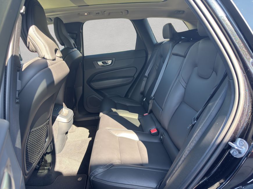 Volvo  Plus Dark
