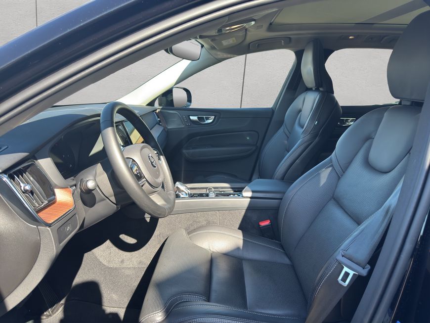 Volvo  Plus Dark