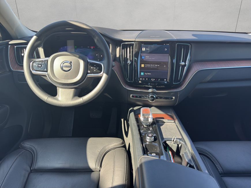 Volvo  Plus Dark