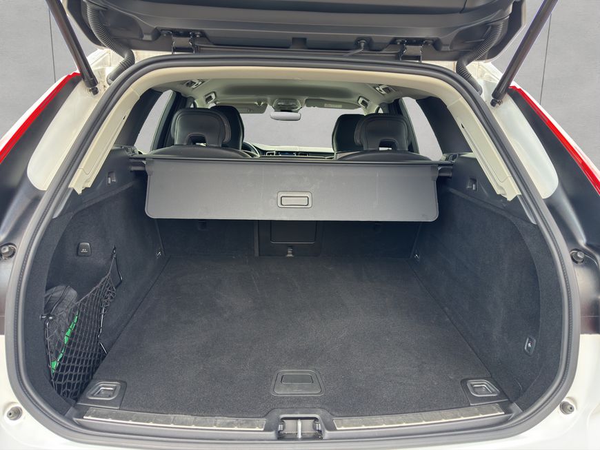 Volvo  Plus Dark
