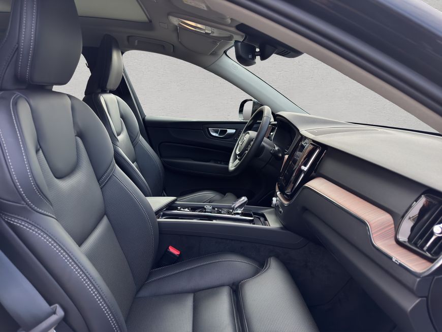 Volvo  Plus Dark