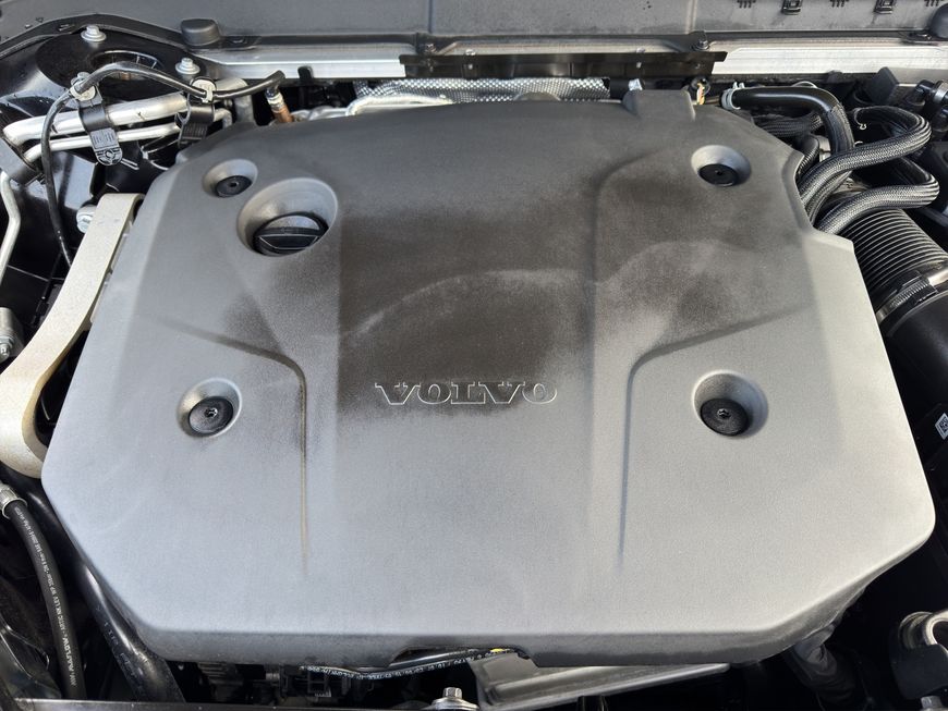 Volvo  Plus Dark