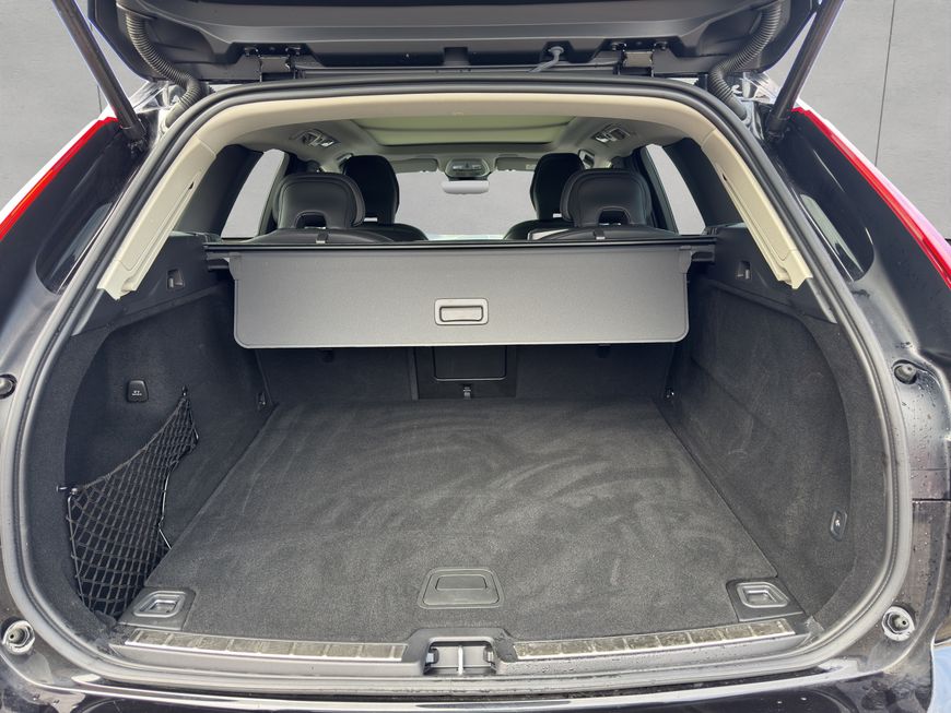 Volvo  Plus Dark
