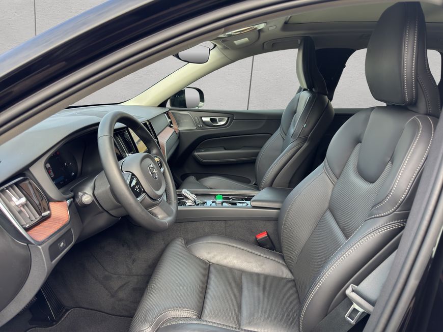 Volvo  Plus Dark