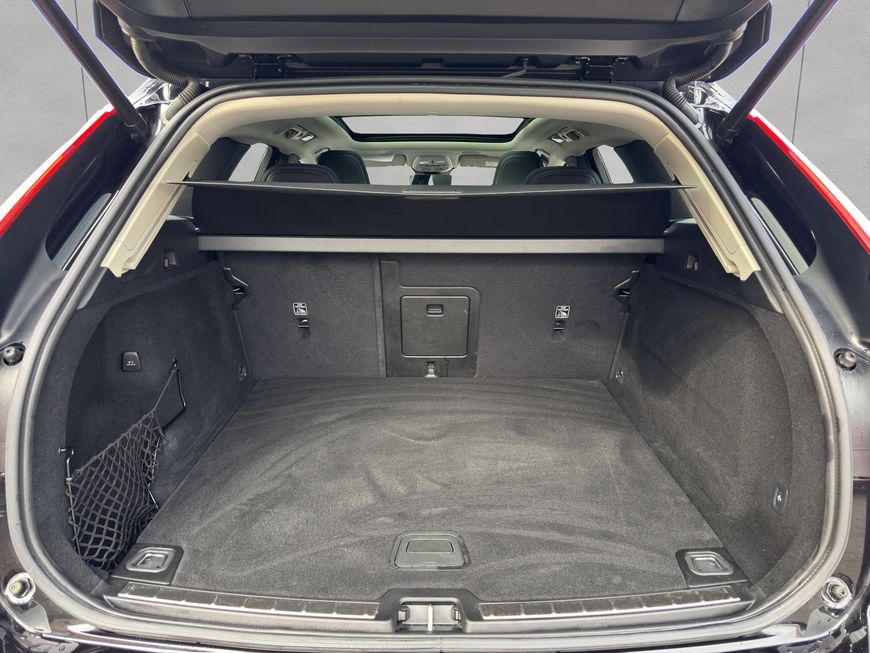 Volvo  Plus Dark