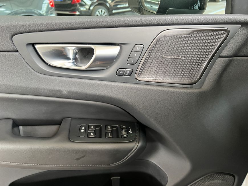 Volvo  Plus Dark