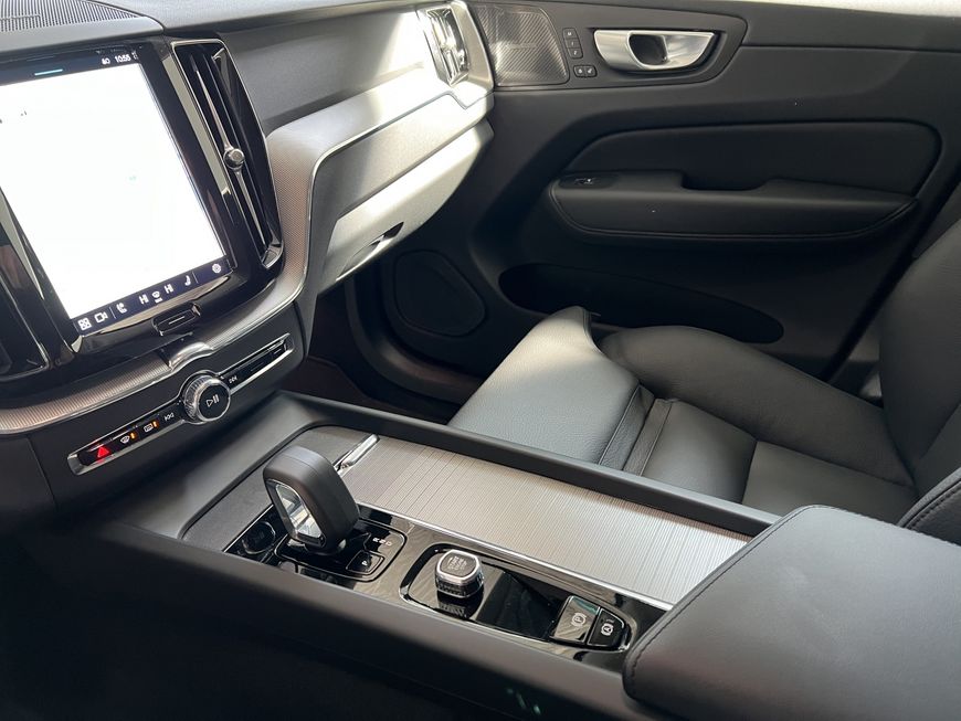 Volvo  Plus Dark