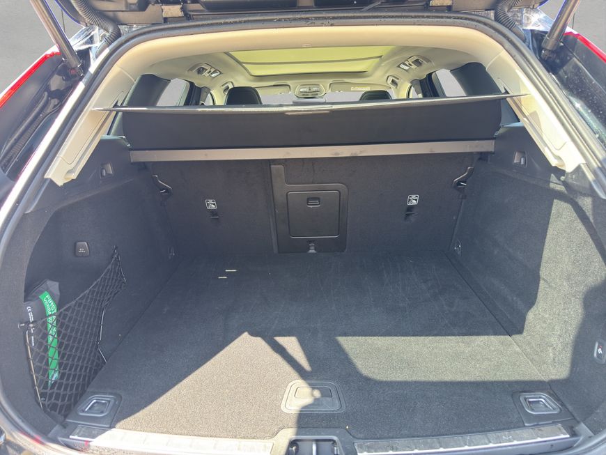 Volvo  Plus Dark