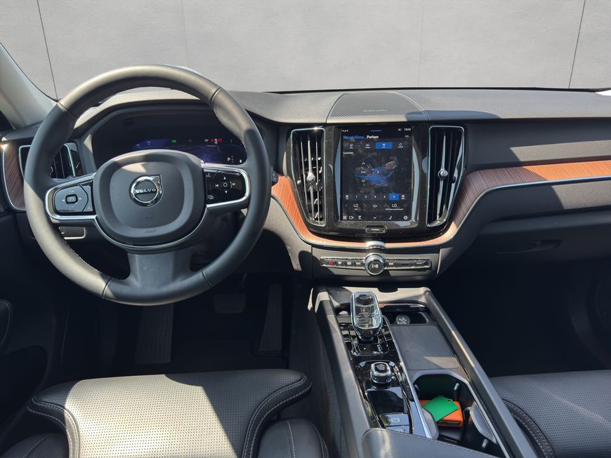 Volvo  Plus Dark