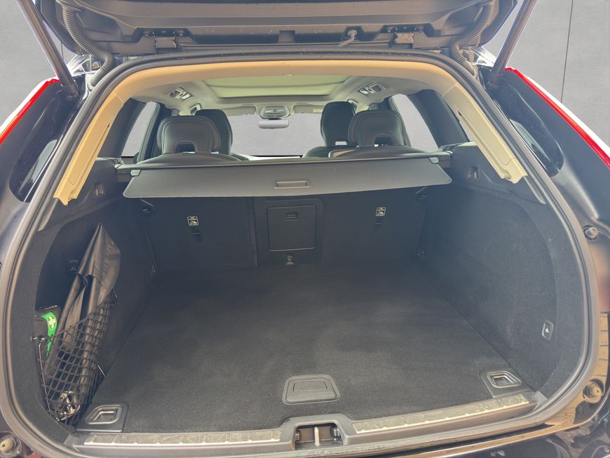 Volvo  Plus Dark