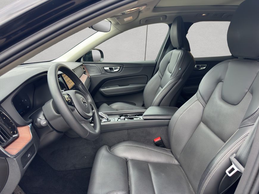 Volvo  Plus Dark