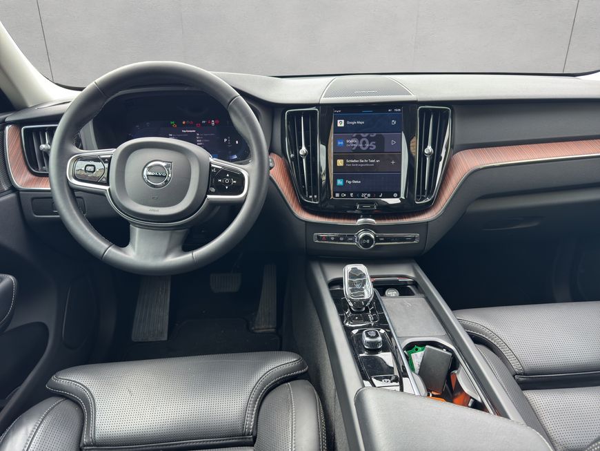 Volvo  Plus Dark