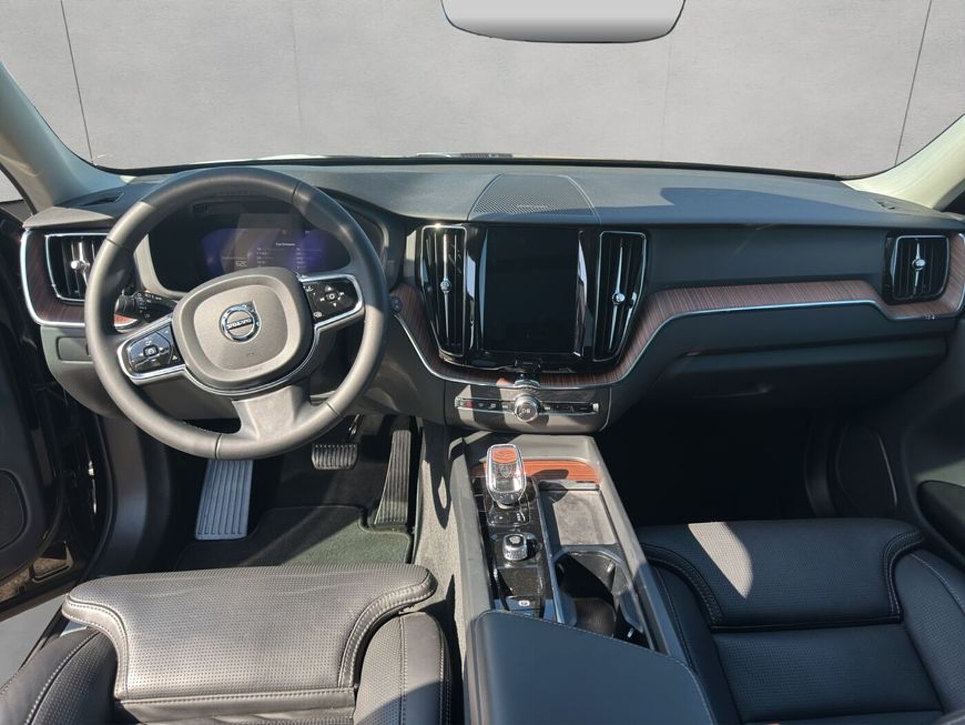 Volvo  Plus Dark