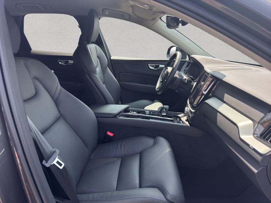 Volvo  Plus Dark