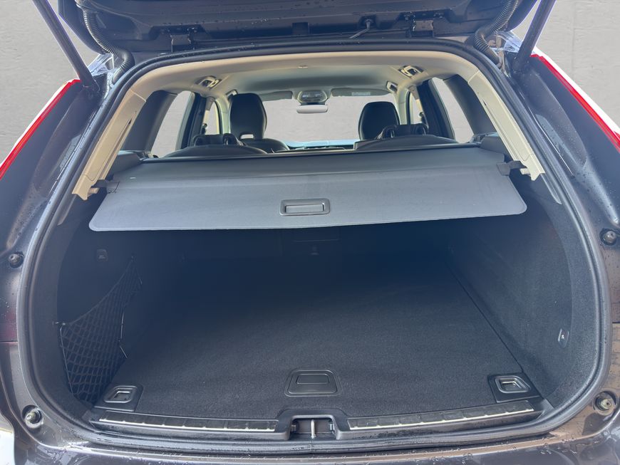 Volvo  Plus Dark