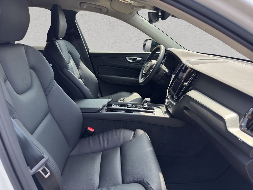 Volvo  Plus Dark