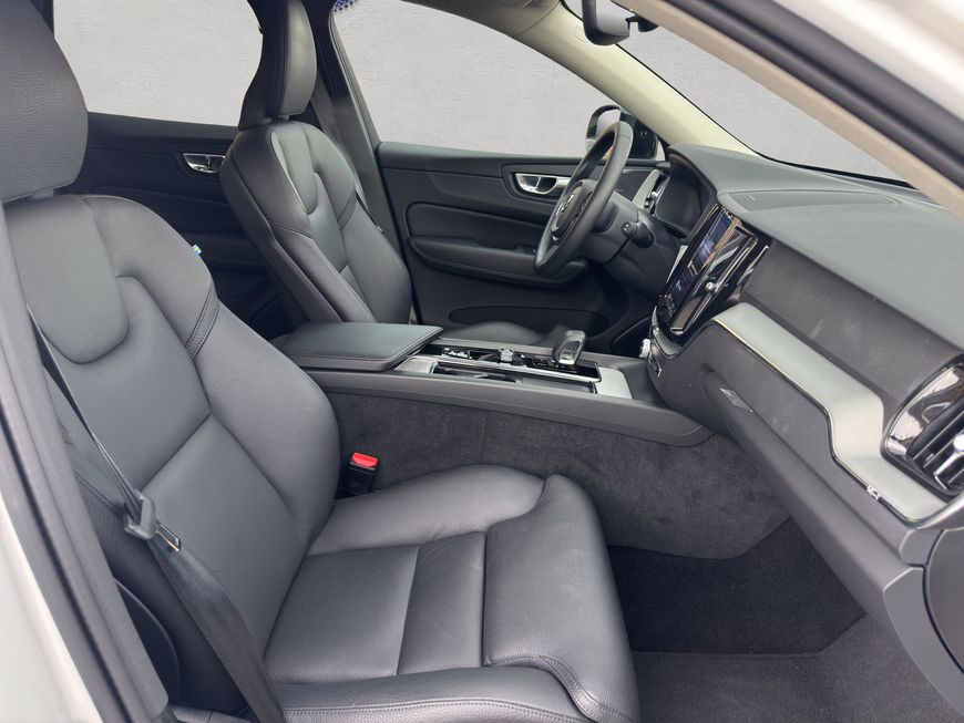Volvo  Plus Dark