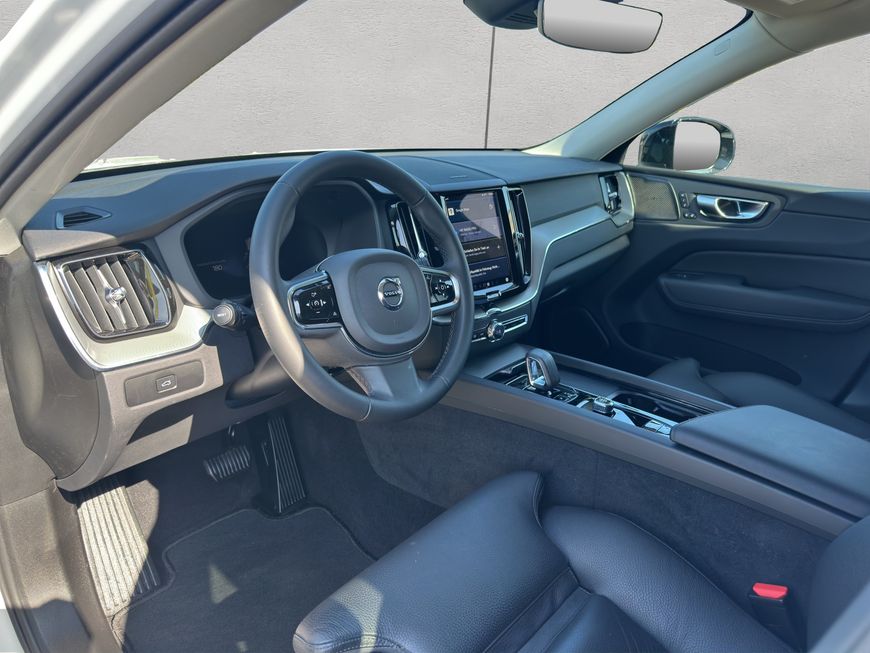 Volvo  Plus Dark
