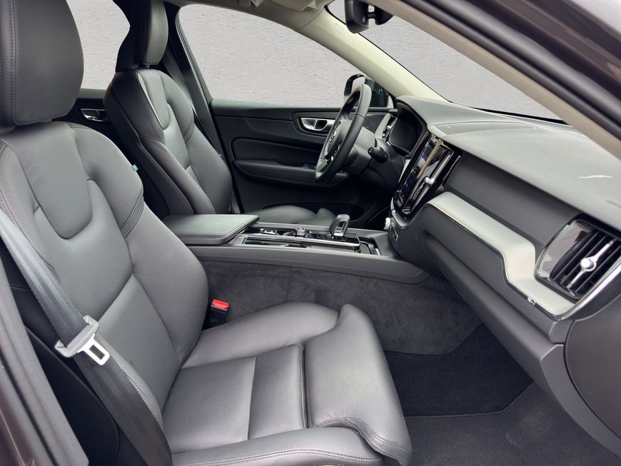 Volvo  Plus Dark