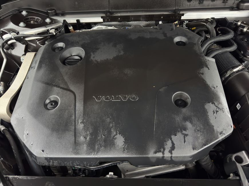 Volvo  Plus Dark
