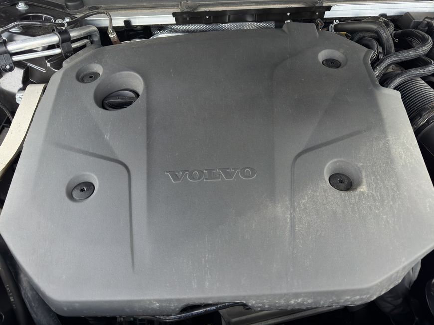 Volvo  Plus Dark