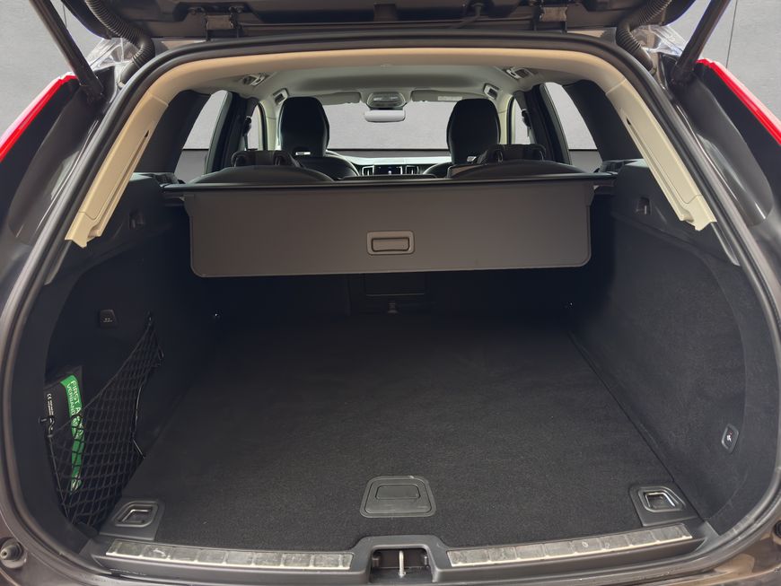 Volvo  Plus Dark