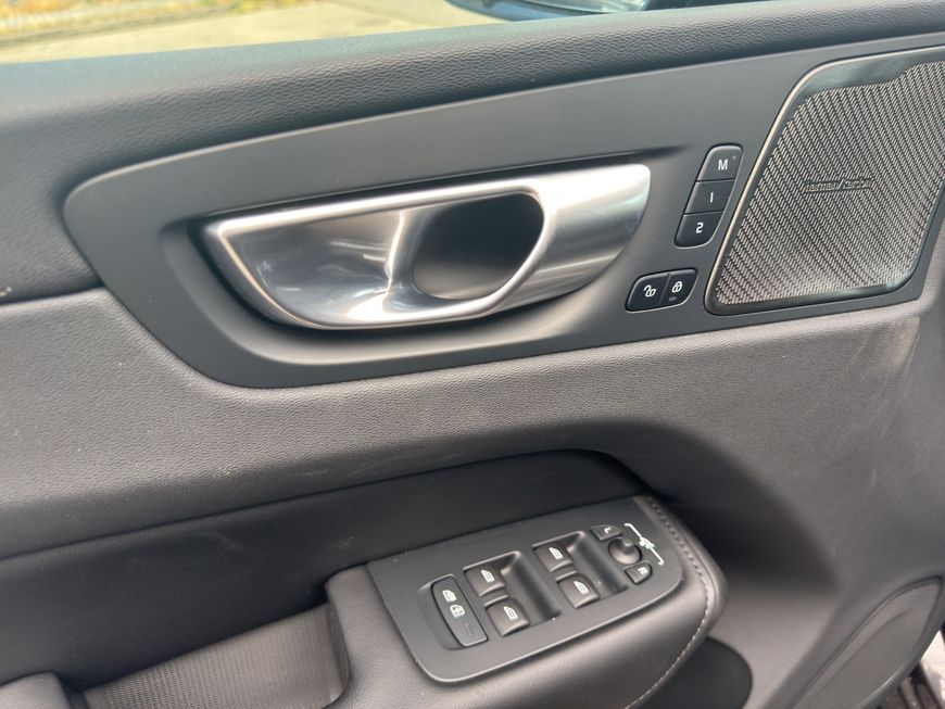 Volvo  Plus Dark