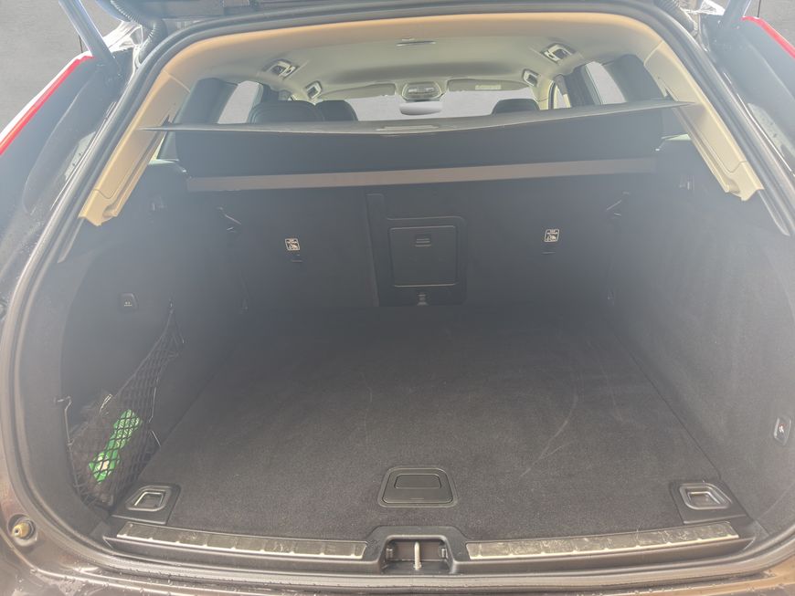 Volvo  Plus Dark