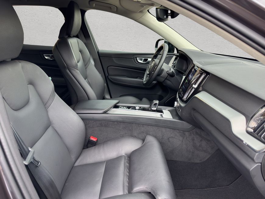 Volvo  Plus Dark
