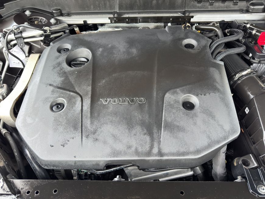 Volvo  Plus Dark