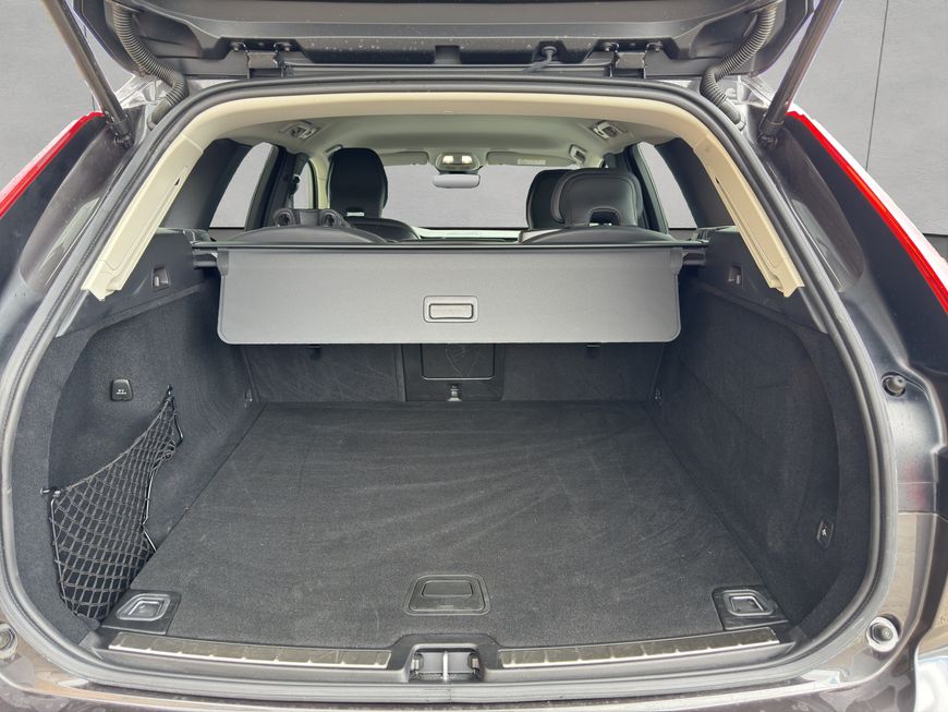 Volvo  Plus Dark
