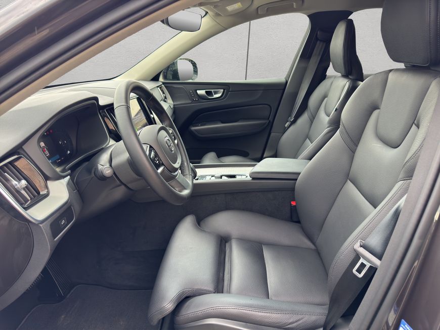Volvo  Plus Dark