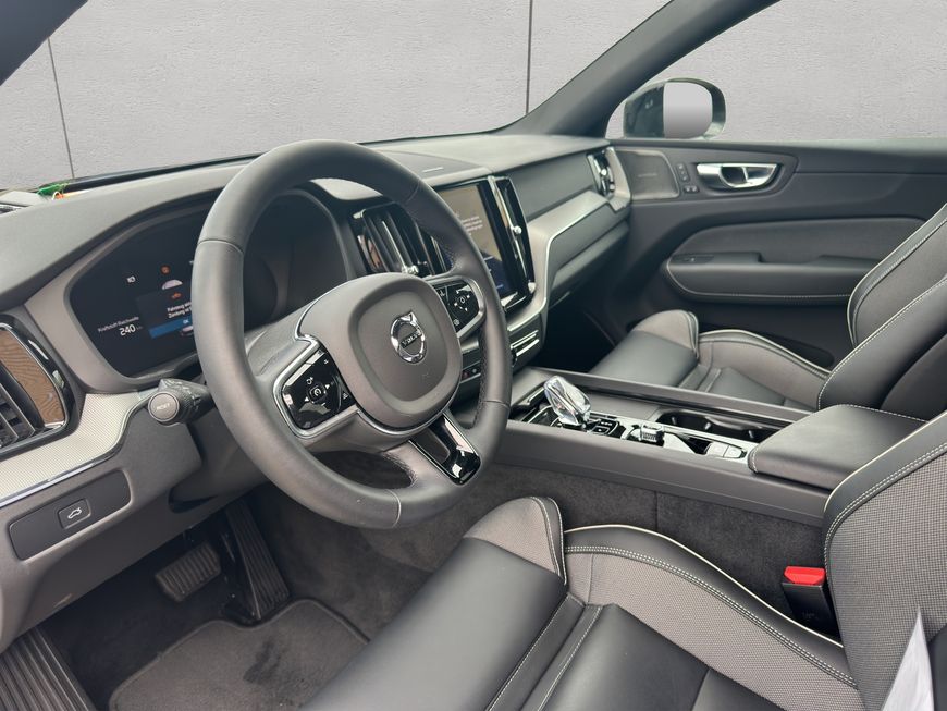 Volvo  Plus Dark