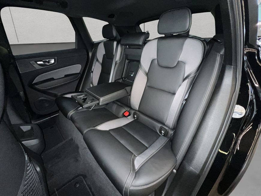 Volvo  Plus Dark