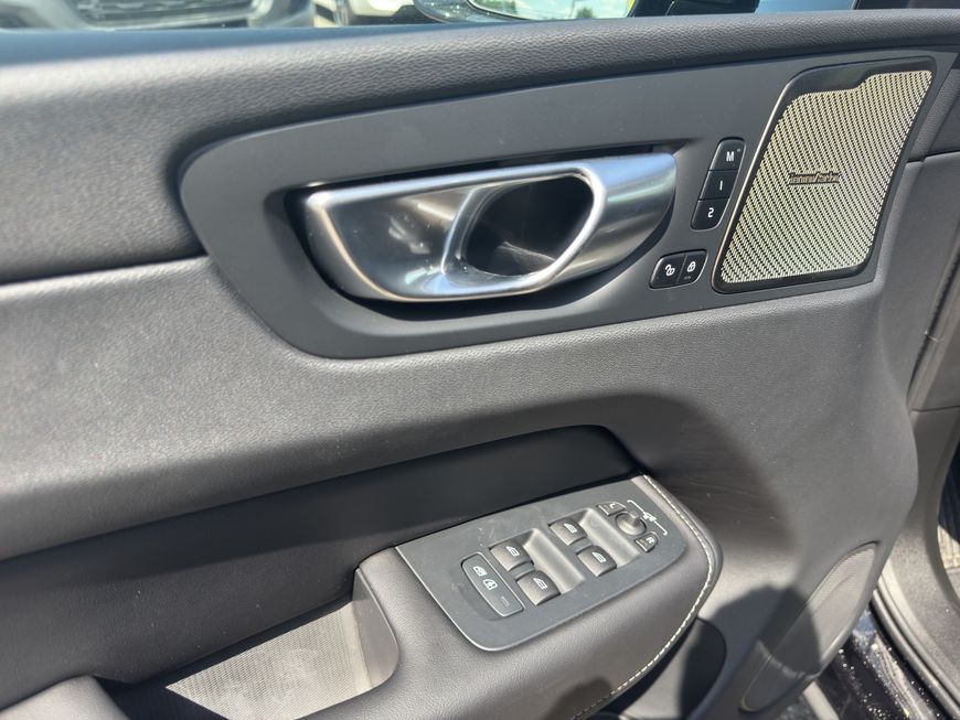 Volvo  Plus Dark