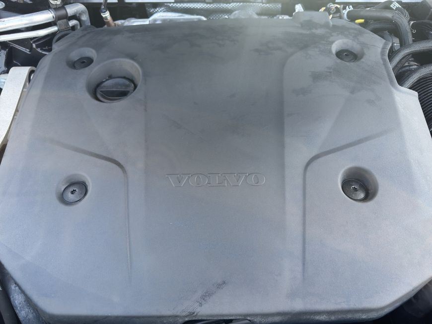 Volvo  Plus Dark