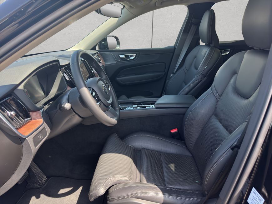 Volvo  Plus Dark
