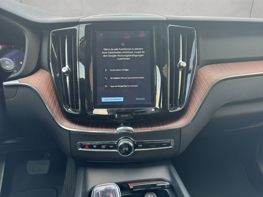 Volvo  Plus Dark