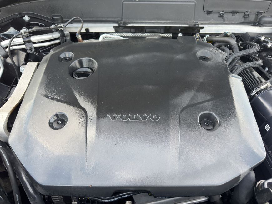 Volvo  Plus Dark