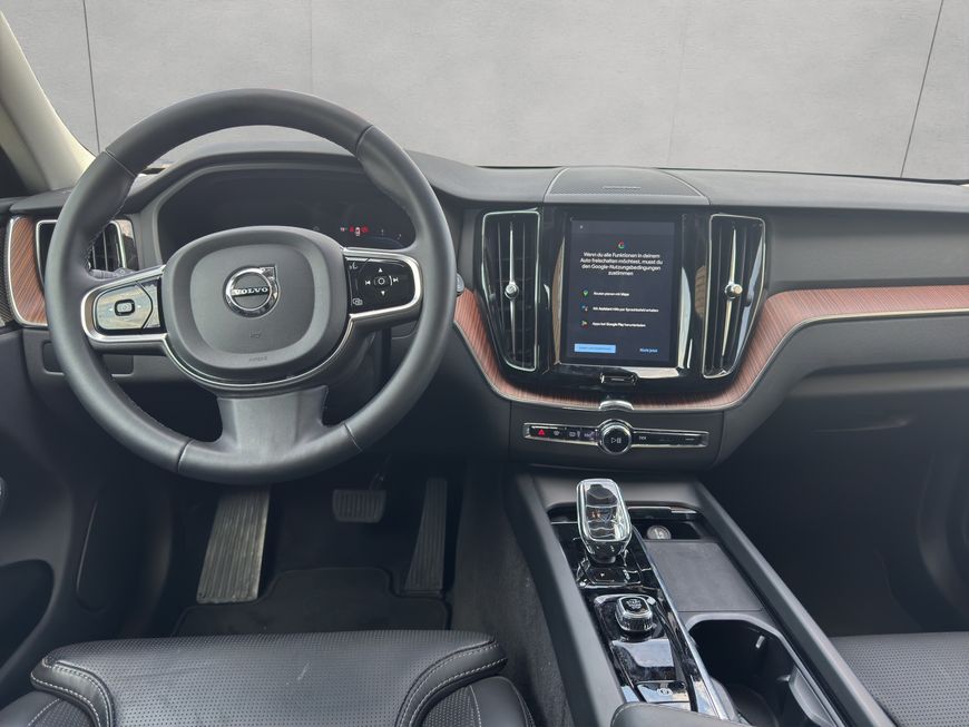 Volvo  Plus Dark