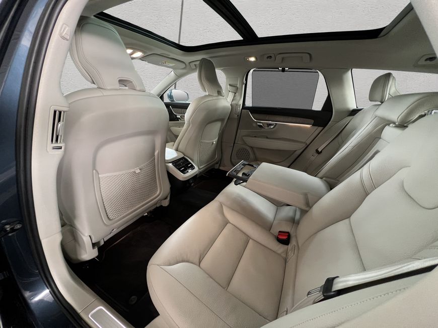 Volvo  Ultimate Bright