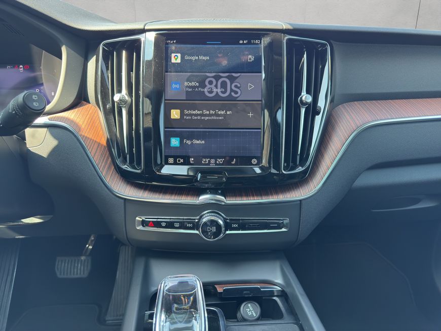Volvo  Plus Dark