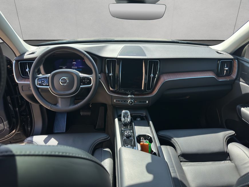 Volvo  Plus Dark