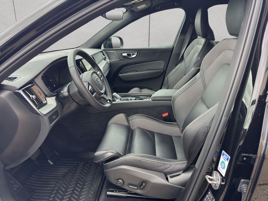 Volvo  Plus Dark