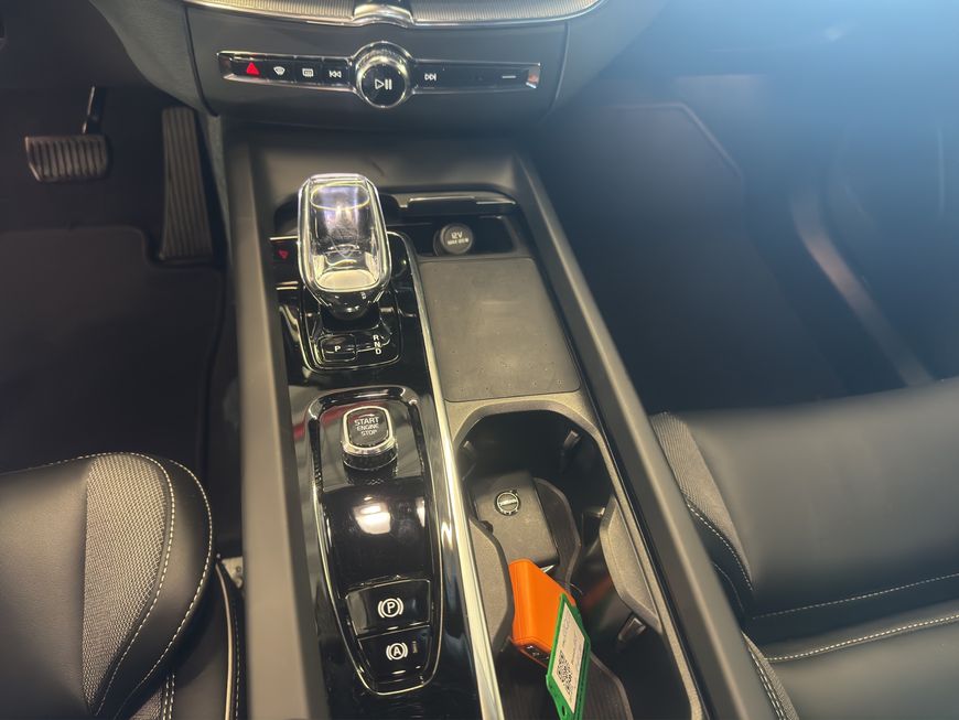 Volvo  Plus Dark