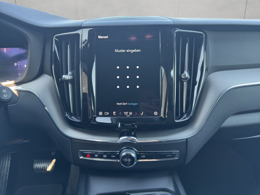 Volvo  Plus Dark