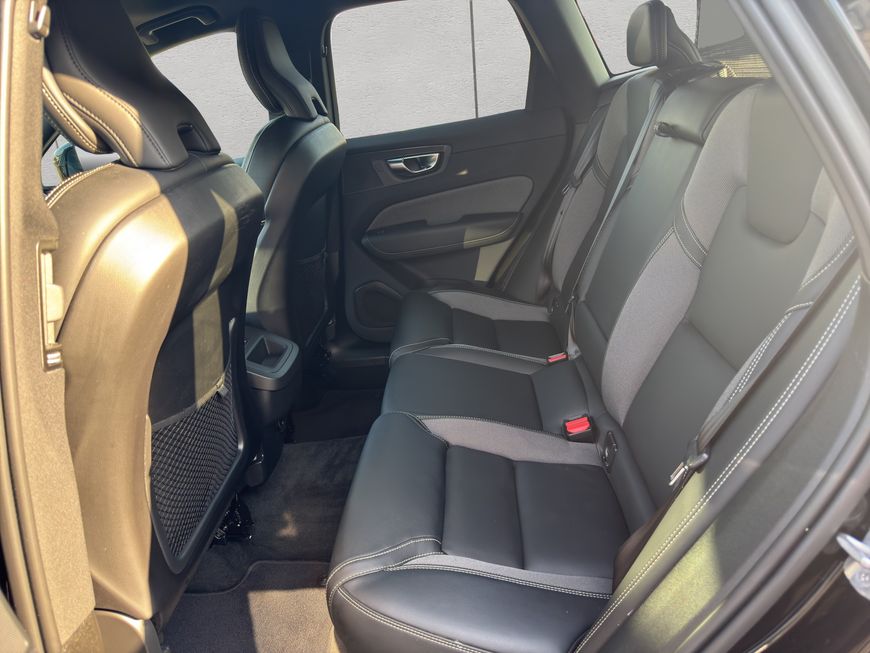 Volvo  Plus Dark